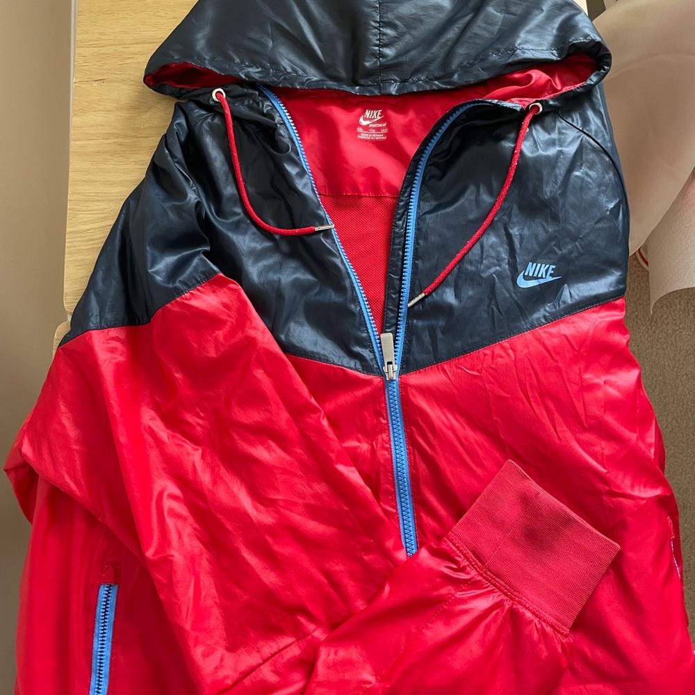 Nike Men’s wind breaker